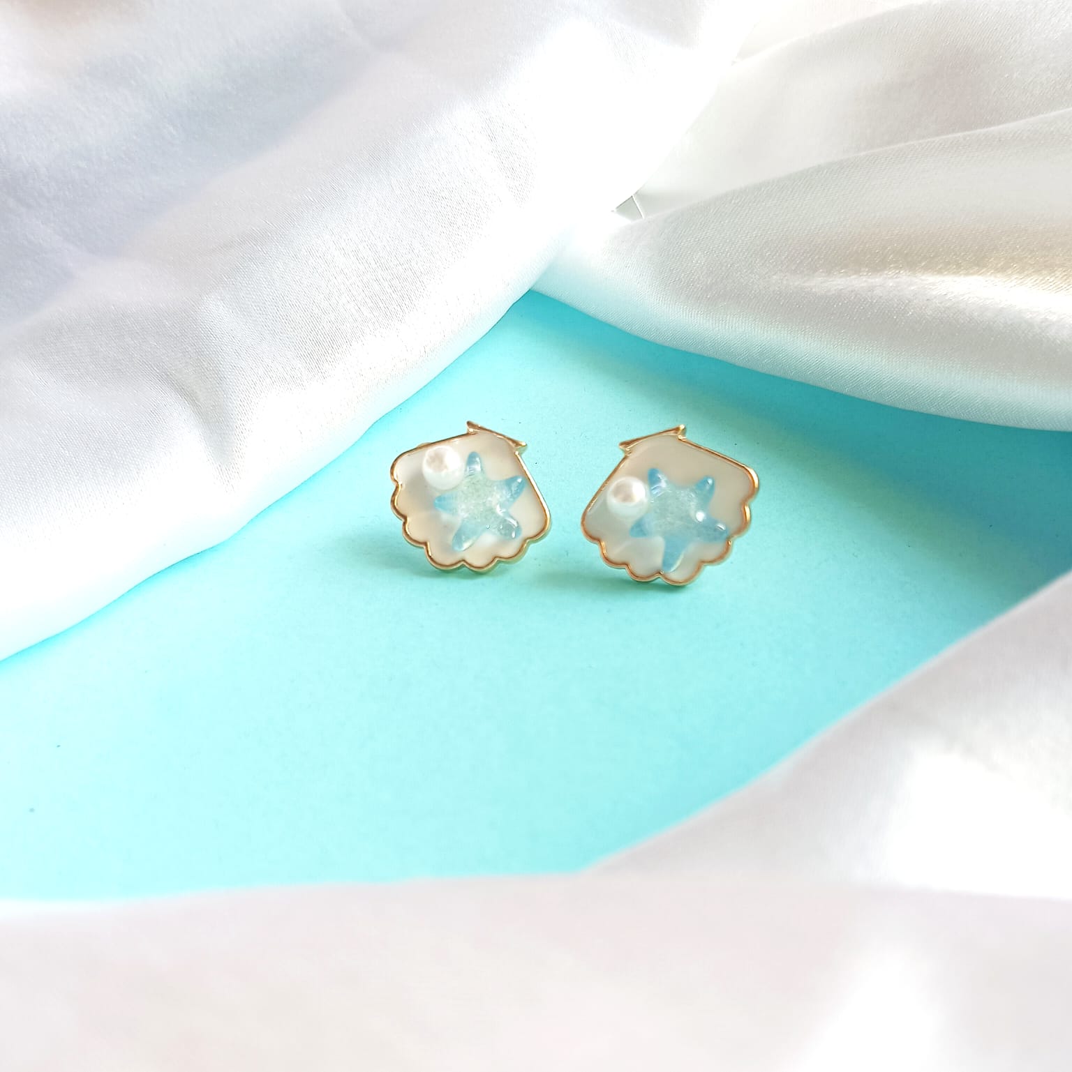Ocean's Embrace Starfish Pearl Earrings, Gold-Accented Seashell Design, Lightweight and stylish (blue)
