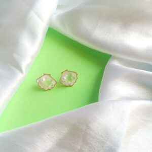 Ocean's Embrace Starfish Pearl Earrings, Gold-Accented Seashell Design, Lightweight and stylish (green)