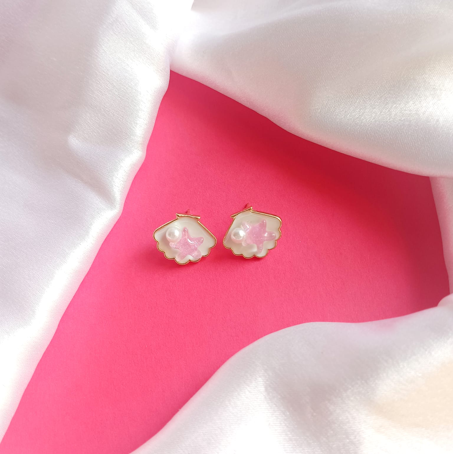 Ocean's Embrace Starfish Pearl Earrings, Gold-Accented Seashell Design, Lightweight and stylish (pink) - Image 2